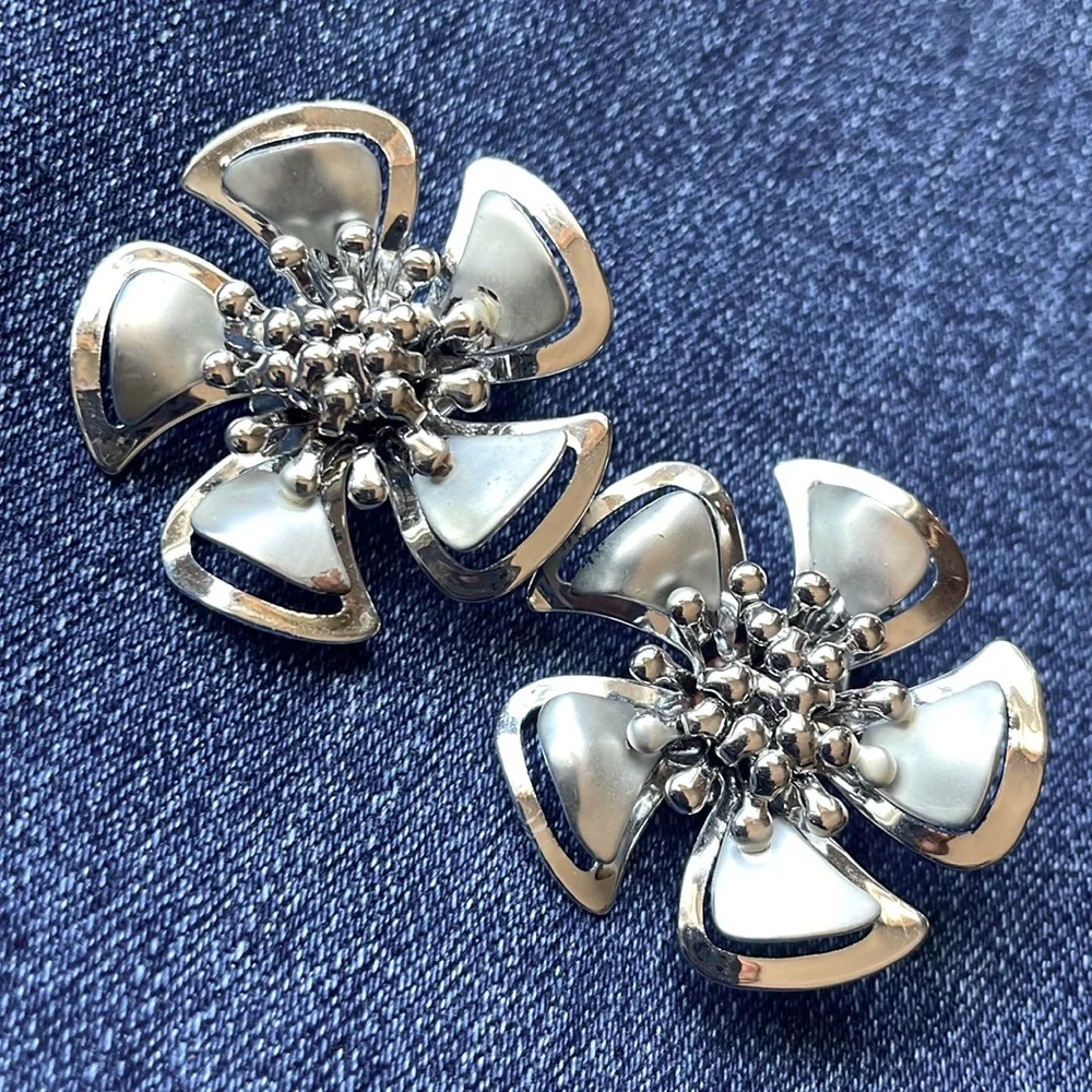 Vintage Silver Floral clip on Earrings